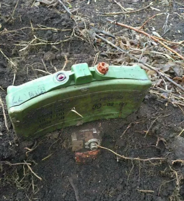 MON-50, po ja mina spąstai ML-8 ir 400 gr. trotilo. 